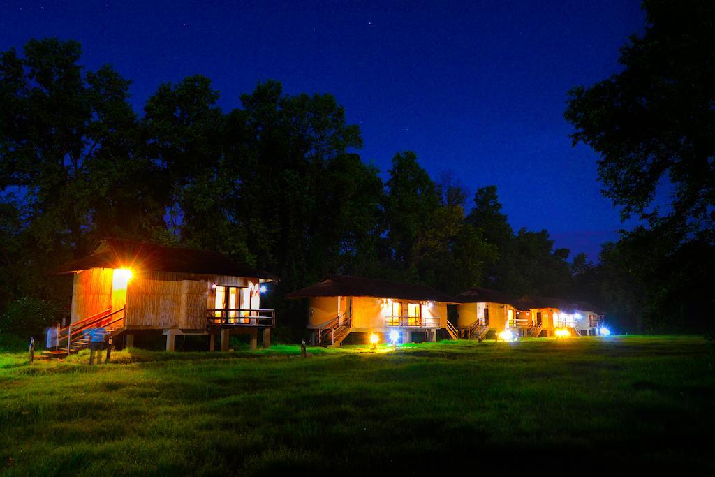Temple Tiger Green Jungle Resort Kawasoti Exterior photo