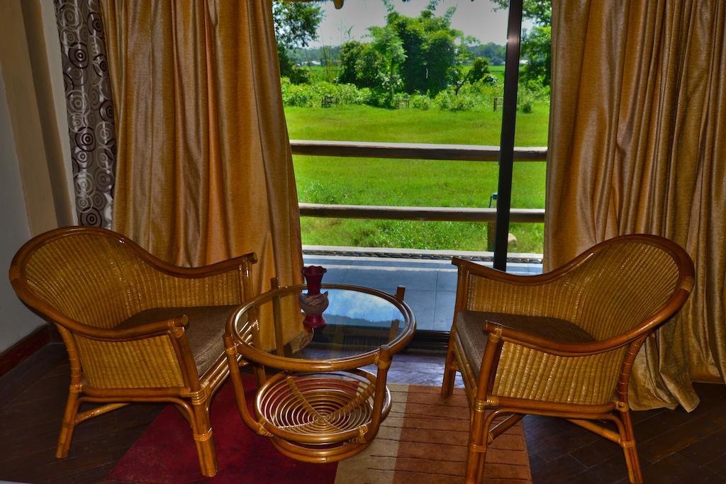 Temple Tiger Green Jungle Resort Kawasoti Room photo